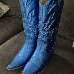 Electric Blue Heeled Cowboy Boots with Intricate Stitching